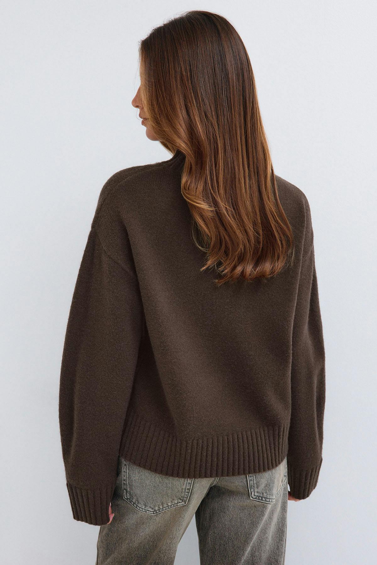 Knitted turtleneck sweater - Gardenia