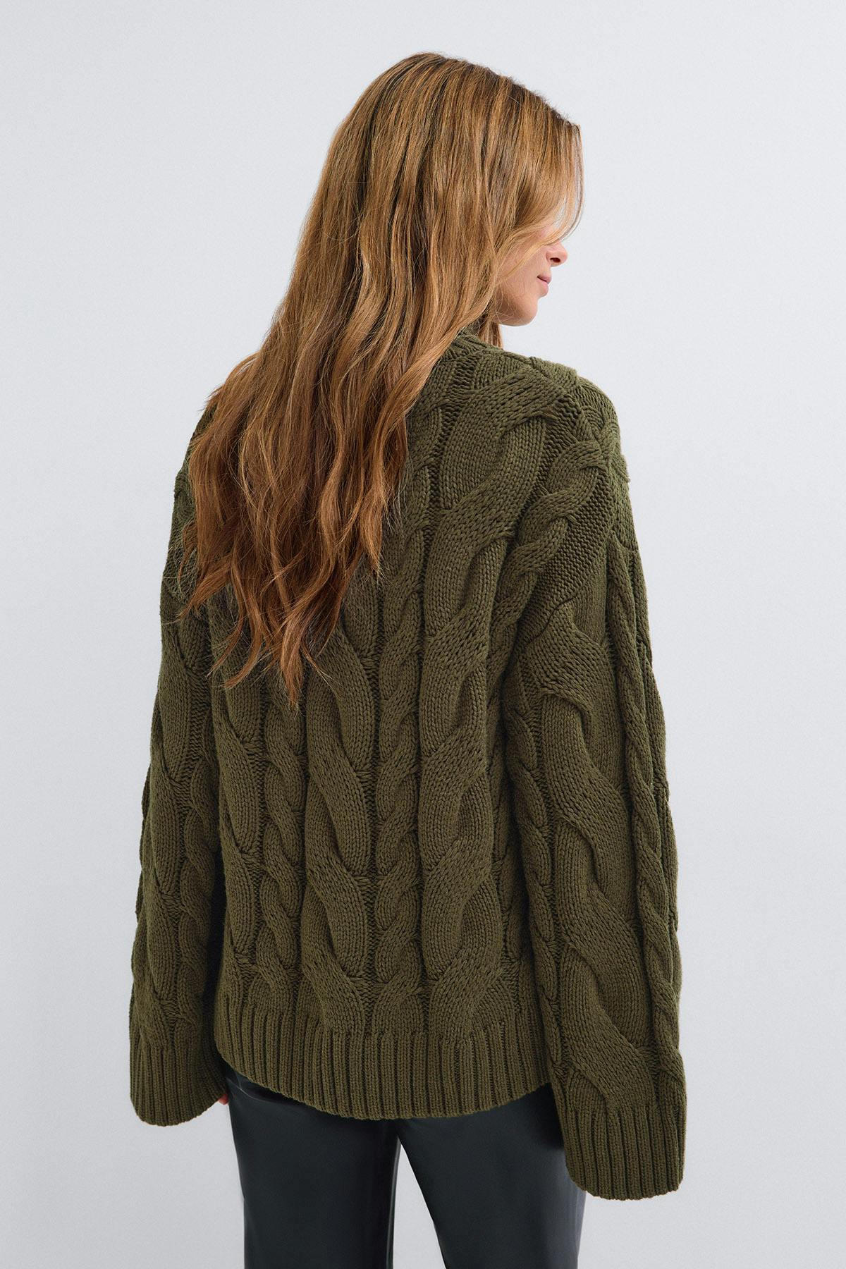 Knitted turtleneck sweater - New camel