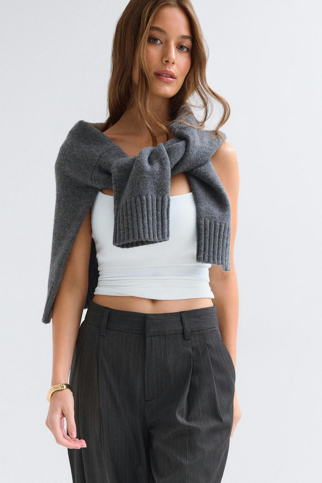 Edgy full length pleated pants - Grey stripe