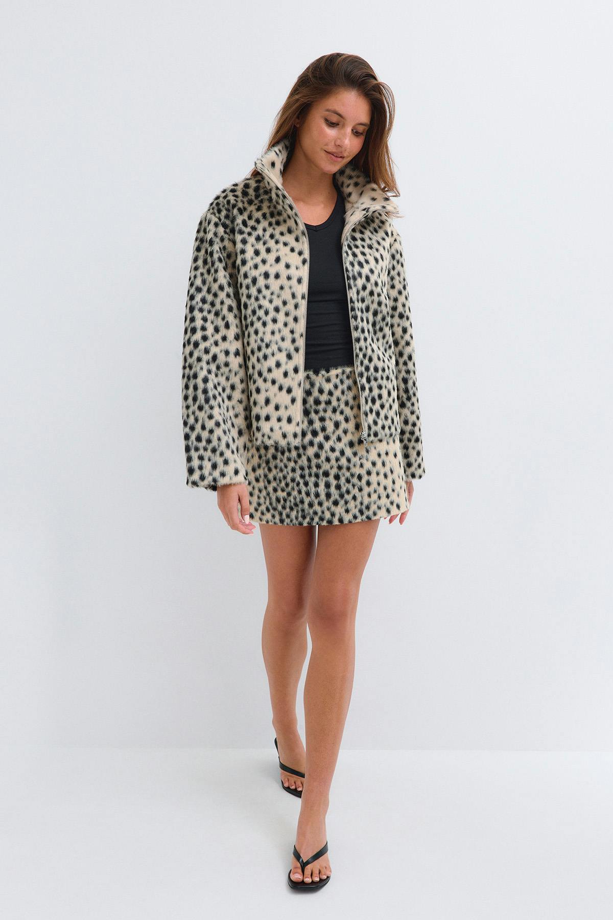 Faux fur high neck jacket - White/paint