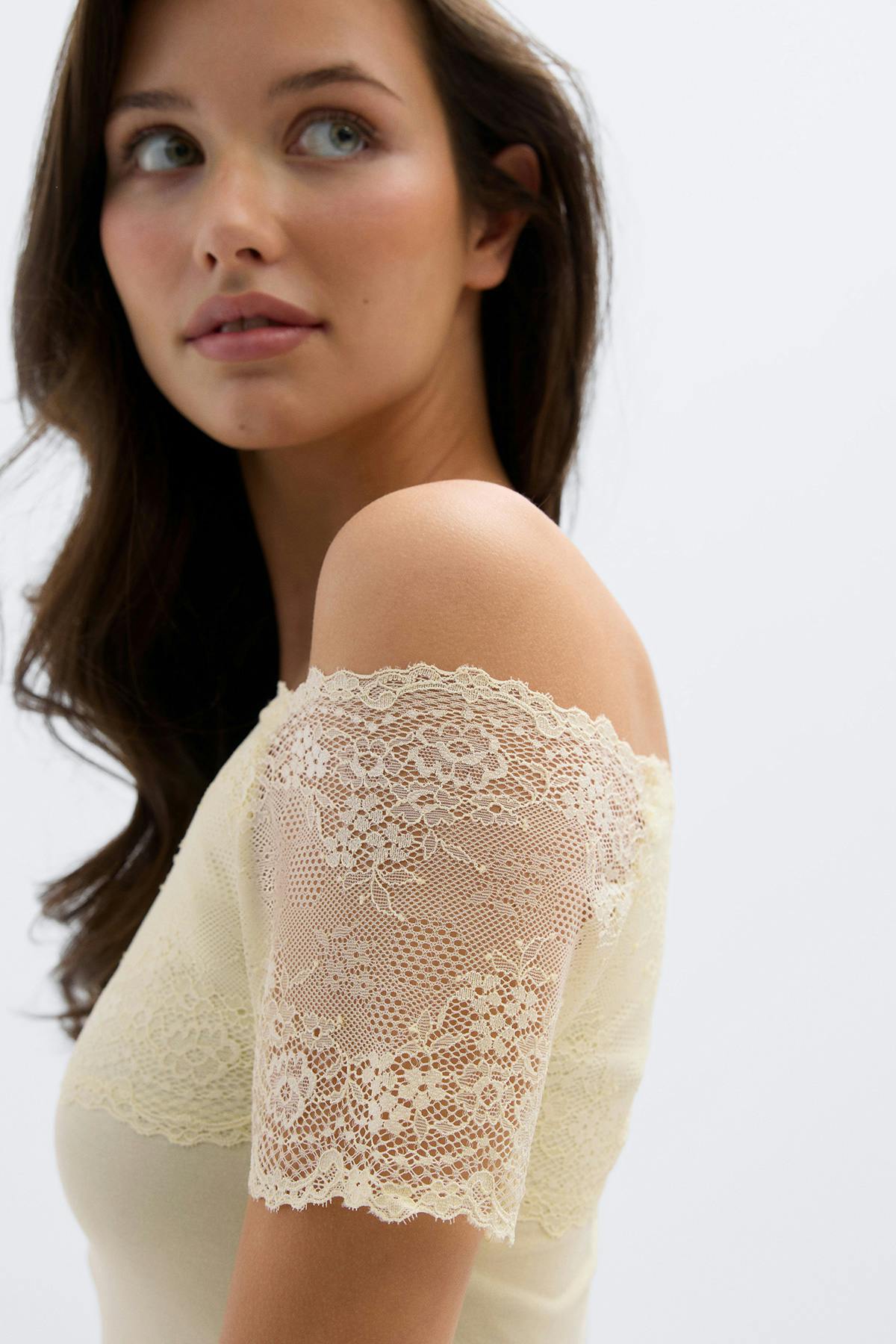 14+ lace detail top - Flan