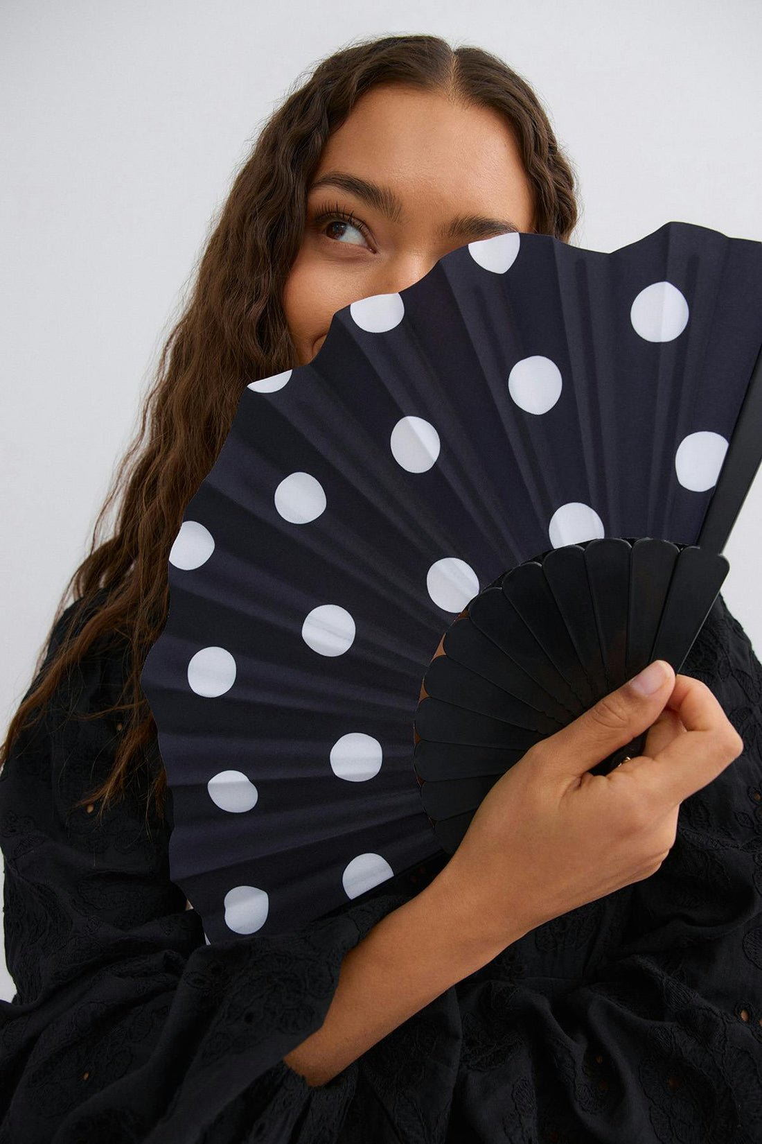 Folding hand fan - Black dotted