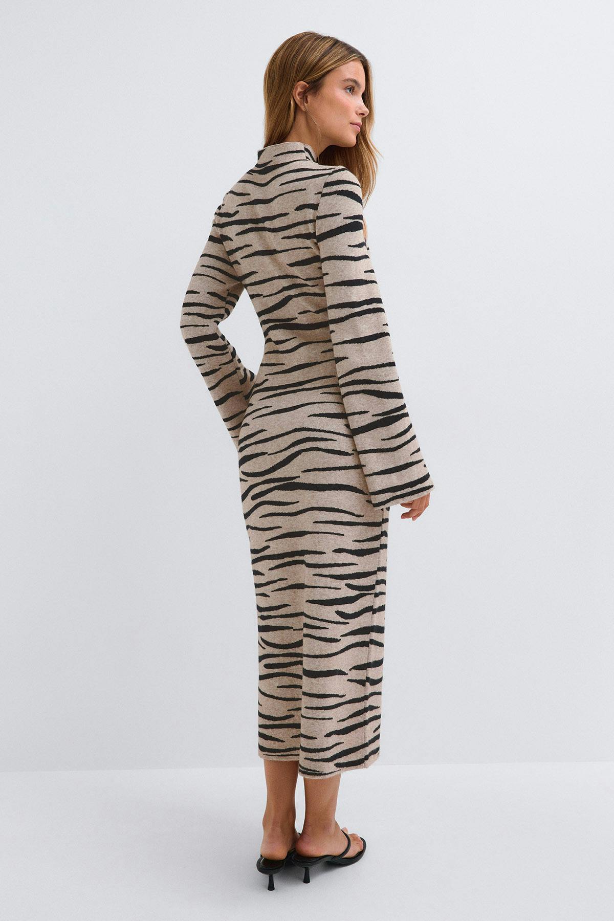 Knitted jacquard dress - Black zebra
