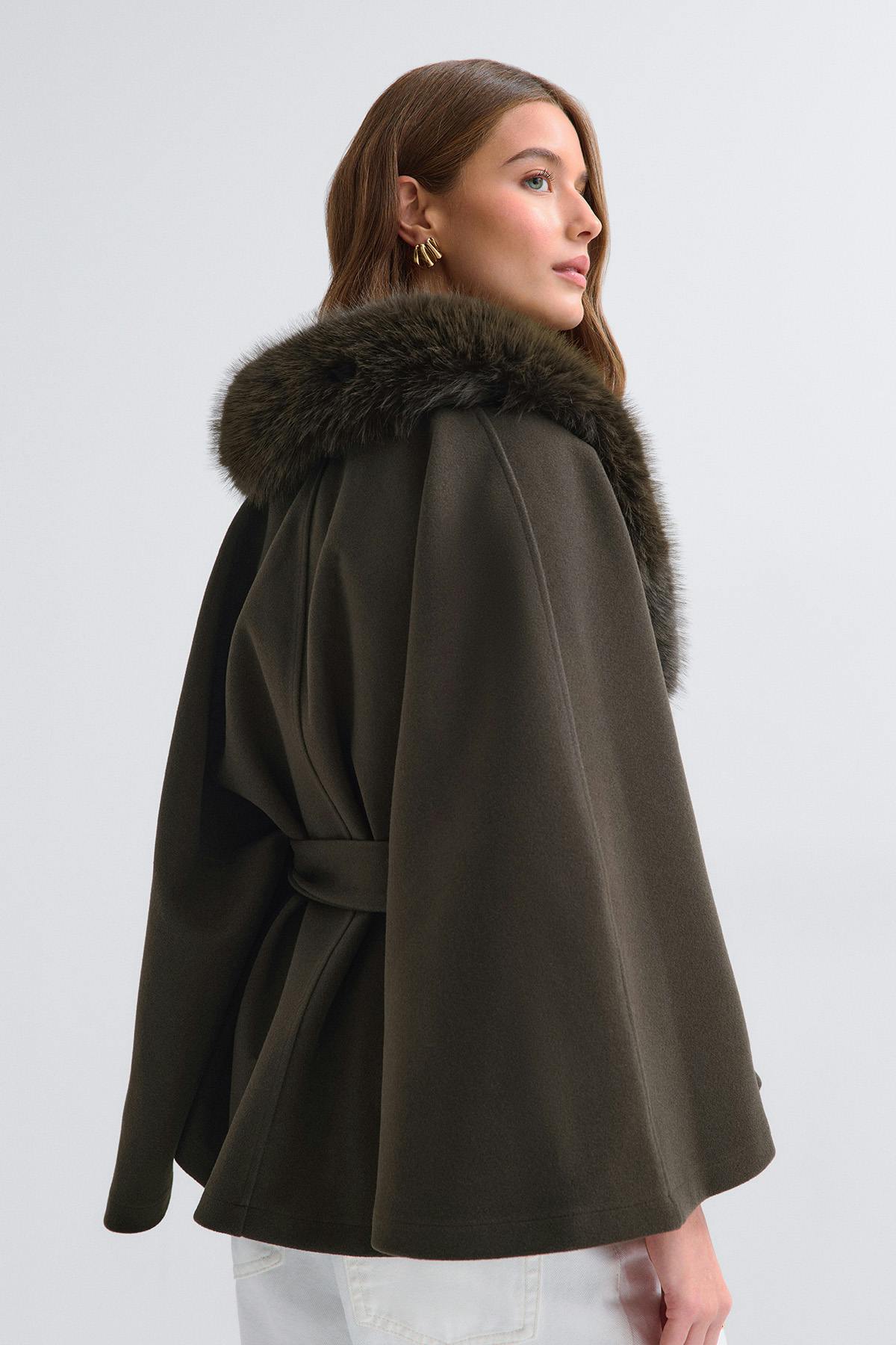 Faux fur collar cape jacket - Antique white