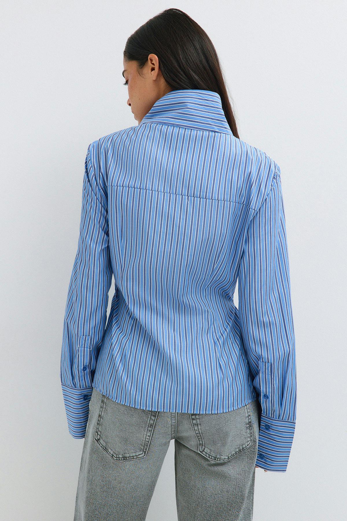High neck shaped shirt - Blue/stripe