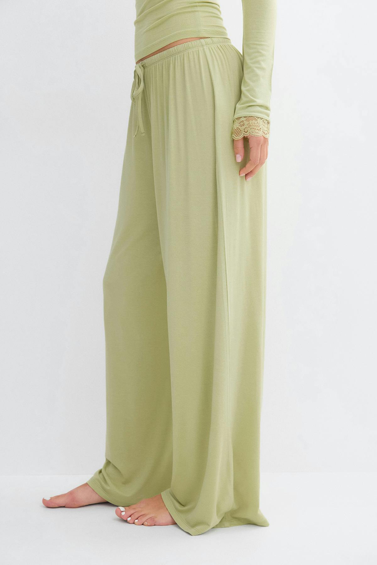 Wide loungewear trousers - Soft green