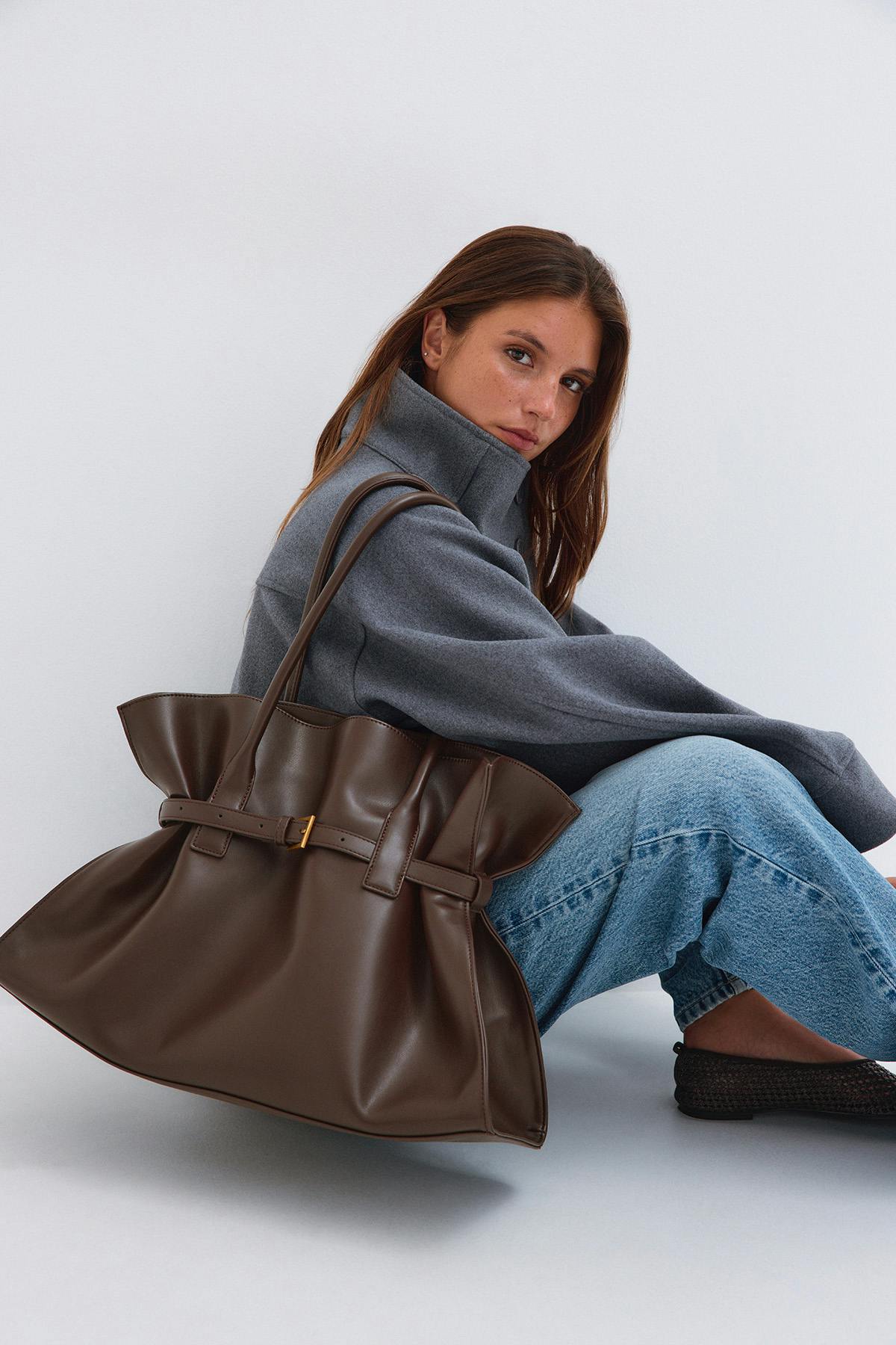 Belted tote bag