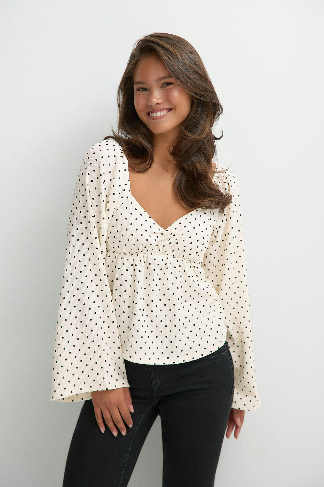 Y texture long sleeve top - Cream dot