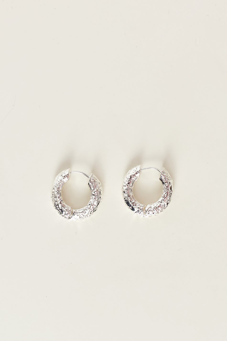 Textured hoops - Shiny silver